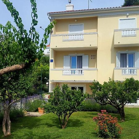 Apartments With A Parking Space Rab - 12383 Banjol Esterno foto