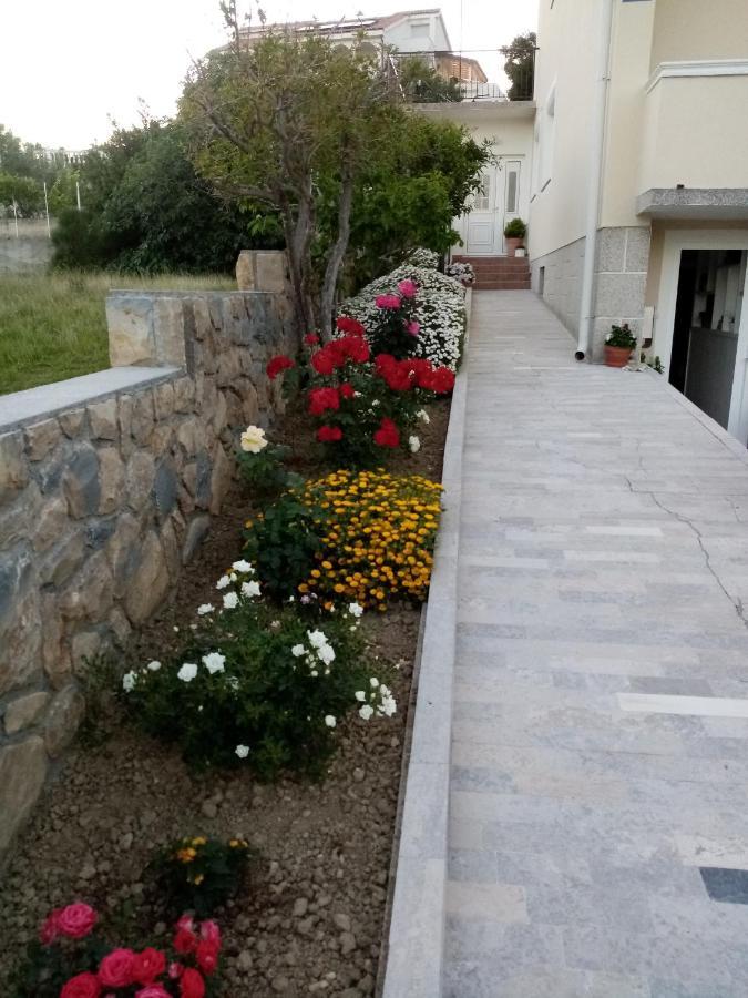 Apartments With A Parking Space Rab - 12383 Banjol Esterno foto
